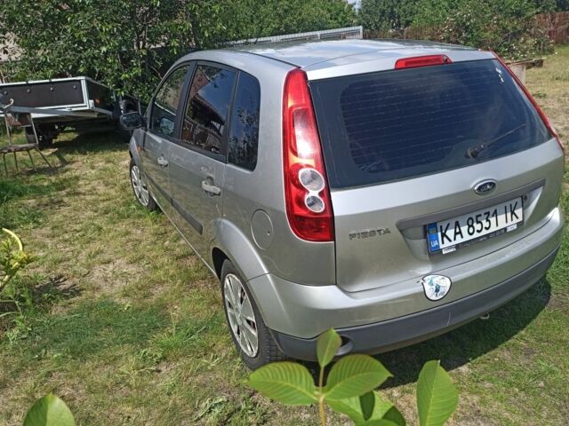 Серый Форд Фиеста, объемом двигателя 1.4 л и пробегом 158 тыс. км за 3200 $, фото 3 на Automoto.ua