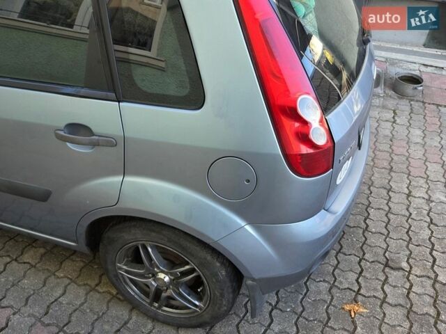 Серый Форд Фиеста, объемом двигателя 1.39 л и пробегом 240 тыс. км за 2200 $, фото 12 на Automoto.ua