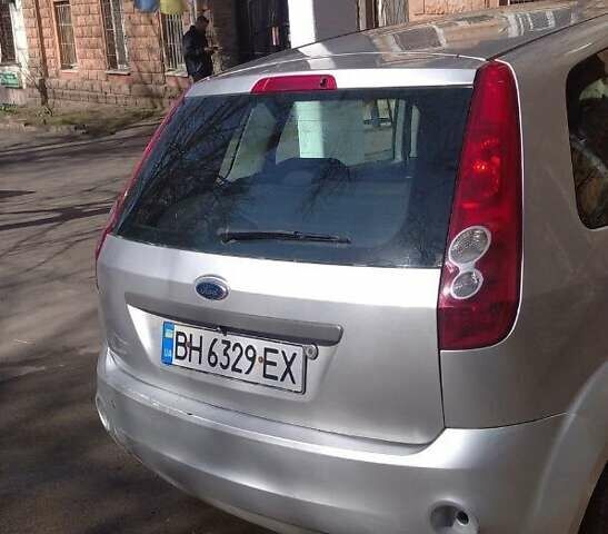 Серый Форд Фиеста, объемом двигателя 1.4 л и пробегом 160 тыс. км за 3000 $, фото 2 на Automoto.ua