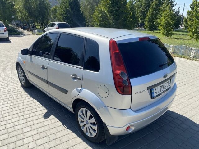 Серый Форд Фиеста, объемом двигателя 1.4 л и пробегом 250 тыс. км за 4199 $, фото 6 на Automoto.ua