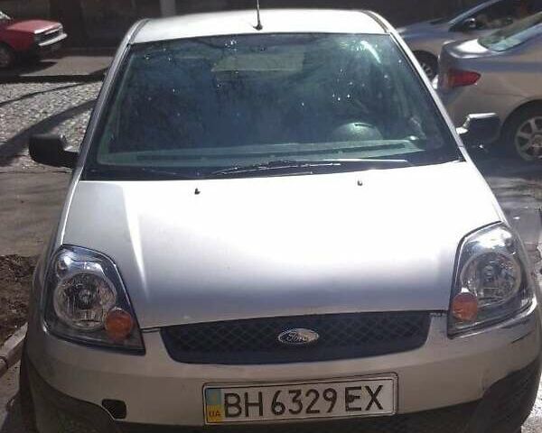 Серый Форд Фиеста, объемом двигателя 1.4 л и пробегом 160 тыс. км за 3000 $, фото 4 на Automoto.ua