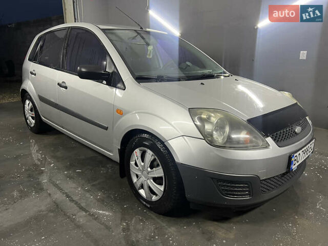 Серый Форд Фиеста, объемом двигателя 1.24 л и пробегом 350 тыс. км за 2999 $, фото 2 на Automoto.ua