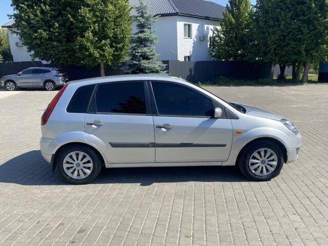 Серый Форд Фиеста, объемом двигателя 1.4 л и пробегом 250 тыс. км за 4199 $, фото 3 на Automoto.ua