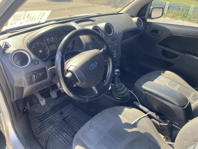 Серый Форд Фиеста, объемом двигателя 1.4 л и пробегом 250 тыс. км за 4199 $, фото 9 на Automoto.ua