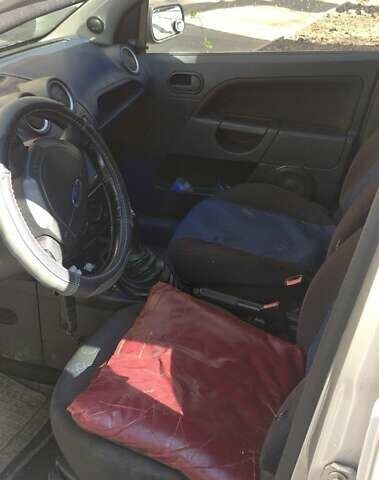 Серый Форд Фиеста, объемом двигателя 1.4 л и пробегом 160 тыс. км за 3000 $, фото 1 на Automoto.ua