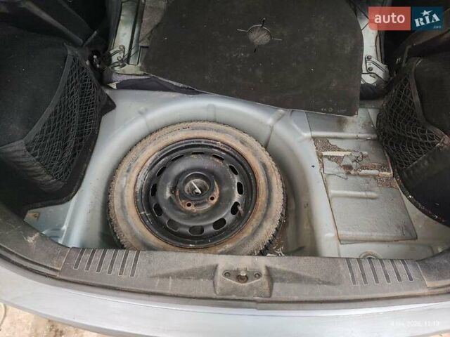 Серый Форд Фиеста, объемом двигателя 1.3 л и пробегом 153 тыс. км за 3700 $, фото 9 на Automoto.ua