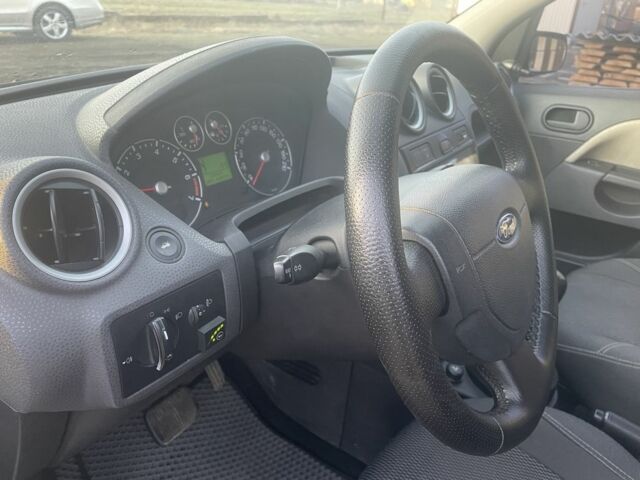 Форд Фиеста 2006 в Житомире на Automoto.ua Серый Форд Фиеста, объемом двигателя 1.4 л и пробегом 282 тыс. км за 3900 $, фото 20 на Automoto.ua