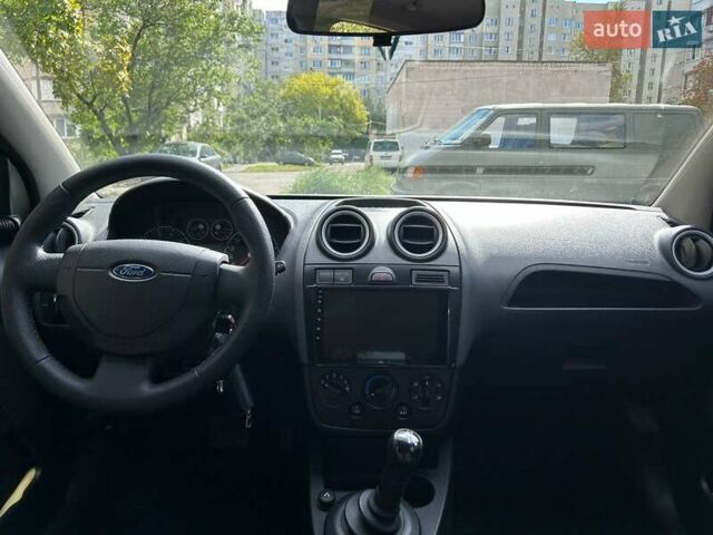 Сірий Форд Фієста, об'ємом двигуна 1.39 л та пробігом 183 тис. км за 5500 $, фото 40 на Automoto.ua