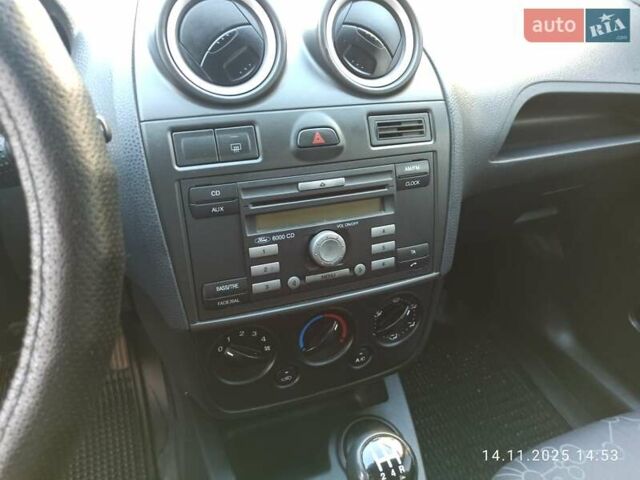 Серый Форд Фиеста, объемом двигателя 1.3 л и пробегом 88 тыс. км за 4400 $, фото 12 на Automoto.ua