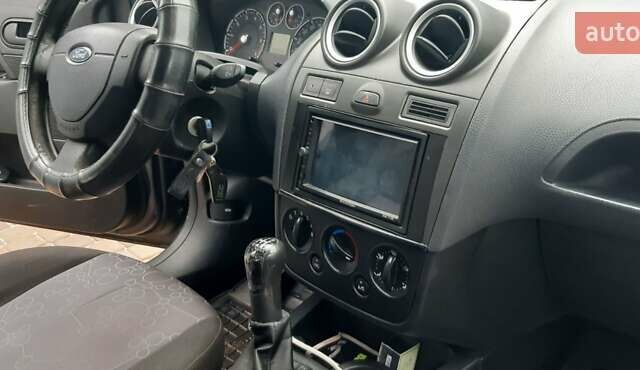Серый Форд Фиеста, объемом двигателя 1.3 л и пробегом 202 тыс. км за 2800 $, фото 12 на Automoto.ua
