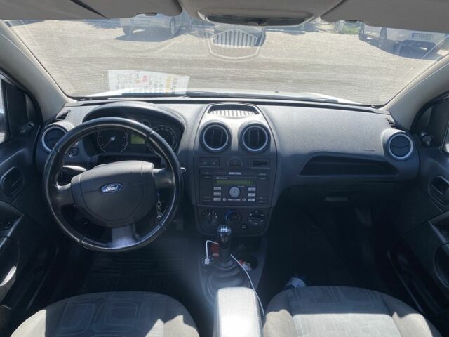 Серый Форд Фиеста, объемом двигателя 1.4 л и пробегом 250 тыс. км за 4199 $, фото 14 на Automoto.ua