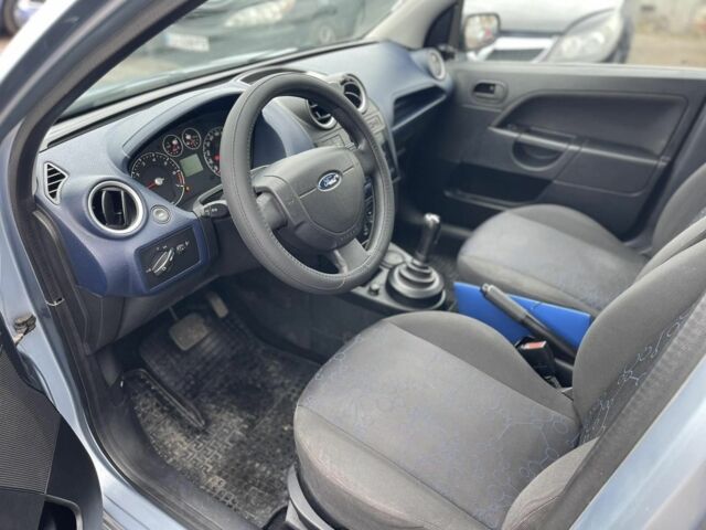 Серый Форд Фиеста, объемом двигателя 1.4 л и пробегом 160 тыс. км за 4200 $, фото 12 на Automoto.ua