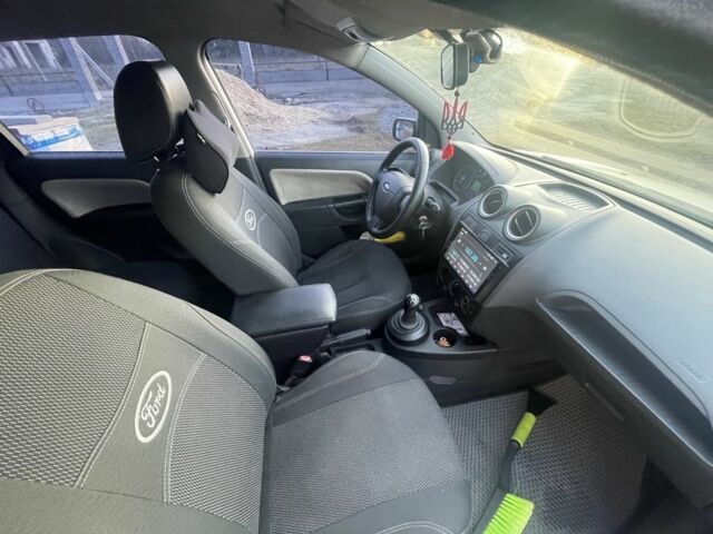 Форд Фиеста 2006 в Житомире на Automoto.ua Серый Форд Фиеста, объемом двигателя 1.4 л и пробегом 282 тыс. км за 3900 $, фото 22 на Automoto.ua