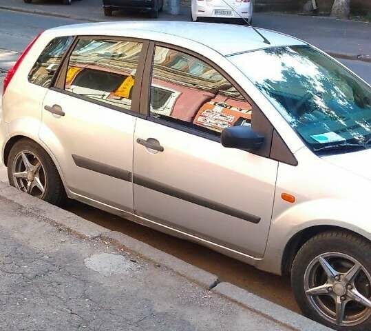 Серый Форд Фиеста, объемом двигателя 1.4 л и пробегом 160 тыс. км за 3000 $, фото 9 на Automoto.ua