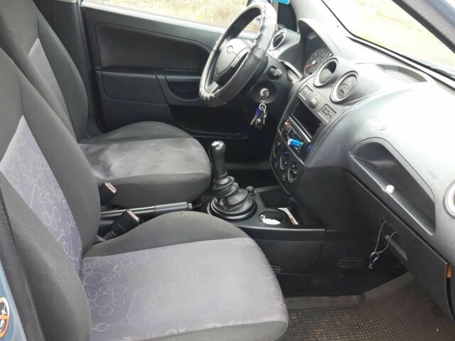 Серый Форд Фиеста, объемом двигателя 1.3 л и пробегом 207 тыс. км за 2500 $, фото 4 на Automoto.ua