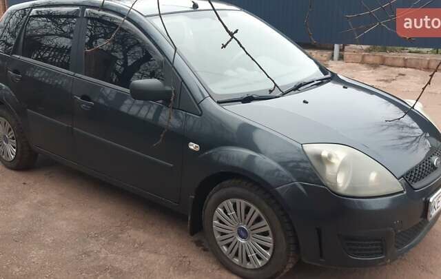 Серый Форд Фиеста, объемом двигателя 1.3 л и пробегом 202 тыс. км за 2800 $, фото 1 на Automoto.ua