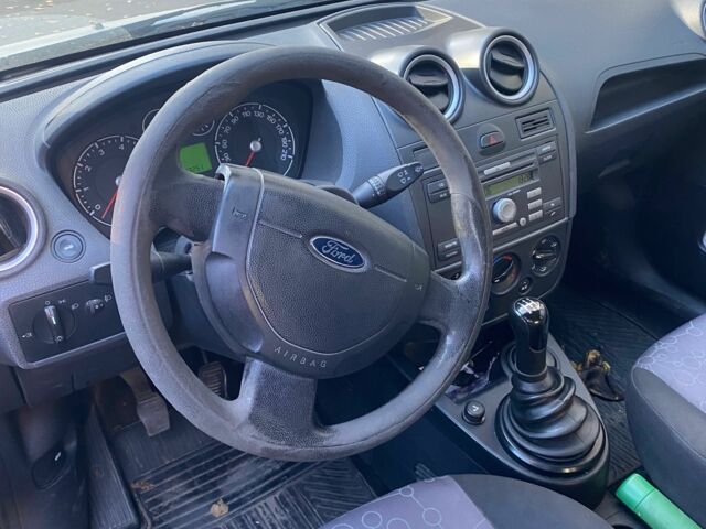 Сірий Форд Фієста, об'ємом двигуна 1.25 л та пробігом 233 тис. км за 2600 $, фото 3 на Automoto.ua