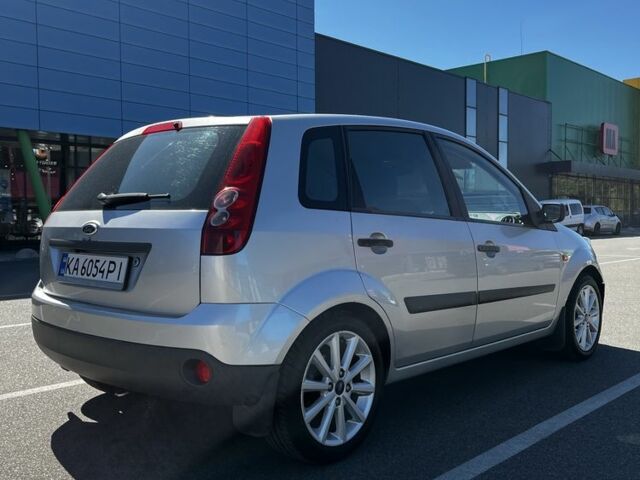 Серый Форд Фиеста, объемом двигателя 1.4 л и пробегом 199 тыс. км за 4000 $, фото 3 на Automoto.ua