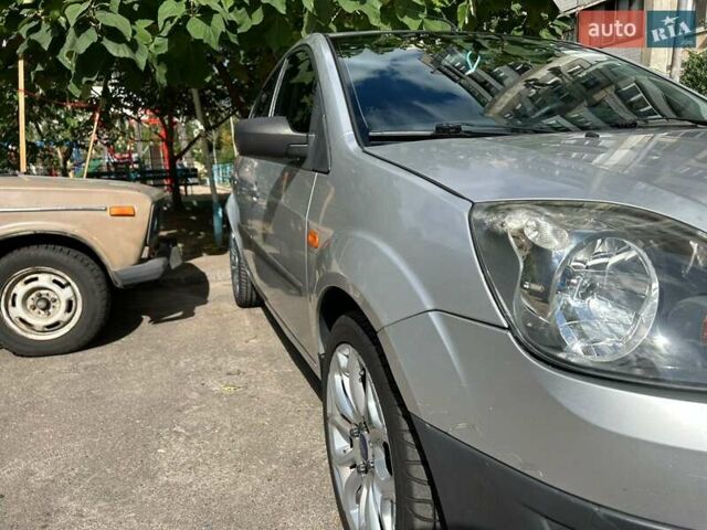 Сірий Форд Фієста, об'ємом двигуна 1.39 л та пробігом 183 тис. км за 5500 $, фото 37 на Automoto.ua