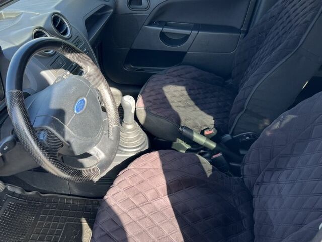 Сірий Форд Фієста, об'ємом двигуна 1.4 л та пробігом 205 тис. км за 3900 $, фото 3 на Automoto.ua