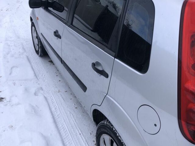 Сірий Форд Фієста, об'ємом двигуна 1.4 л та пробігом 240 тис. км за 3700 $, фото 3 на Automoto.ua