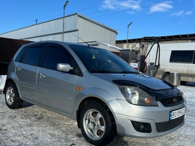Серый Форд Фиеста, объемом двигателя 1.3 л и пробегом 244 тыс. км за 4000 $, фото 1 на Automoto.ua