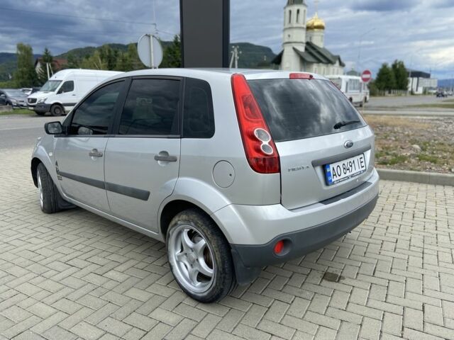 Серый Форд Фиеста, объемом двигателя 1.3 л и пробегом 189 тыс. км за 3300 $, фото 7 на Automoto.ua