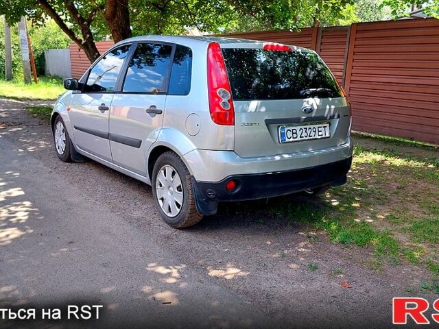 Серый Форд Фиеста, объемом двигателя 1.4 л и пробегом 217 тыс. км за 3850 $, фото 3 на Automoto.ua