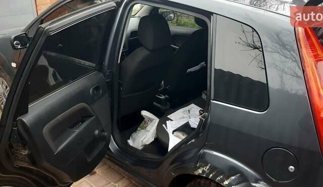 Серый Форд Фиеста, объемом двигателя 1.3 л и пробегом 202 тыс. км за 2800 $, фото 4 на Automoto.ua