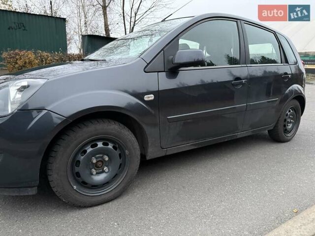 Сірий Форд Фієста, об'ємом двигуна 1.3 л та пробігом 185 тис. км за 4500 $, фото 6 на Automoto.ua