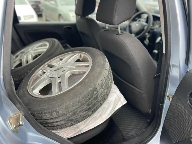 Серый Форд Фиеста, объемом двигателя 1.4 л и пробегом 160 тыс. км за 4200 $, фото 2 на Automoto.ua