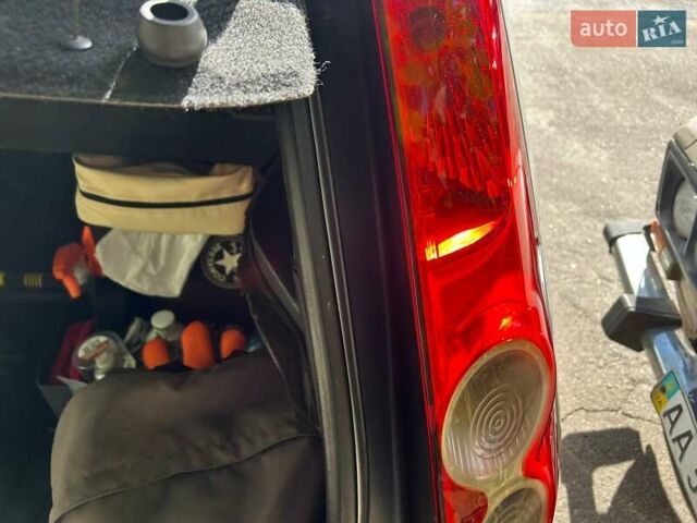 Сірий Форд Фієста, об'ємом двигуна 1.39 л та пробігом 183 тис. км за 5500 $, фото 12 на Automoto.ua