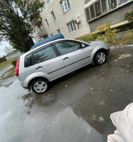 Сірий Форд Фієста, об'ємом двигуна 1.4 л та пробігом 120 тис. км за 4200 $, фото 7 на Automoto.ua