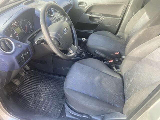 Сірий Форд Фієста, об'ємом двигуна 1.2 л та пробігом 200 тис. км за 2554 $, фото 5 на Automoto.ua