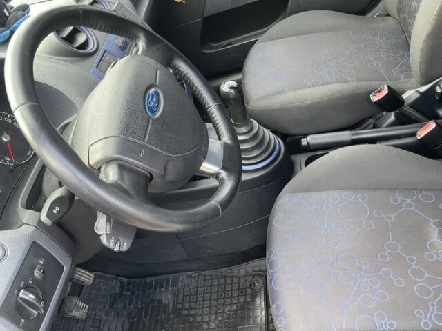 Сірий Форд Фієста, об'ємом двигуна 1.3 л та пробігом 180 тис. км за 5600 $, фото 6 на Automoto.ua