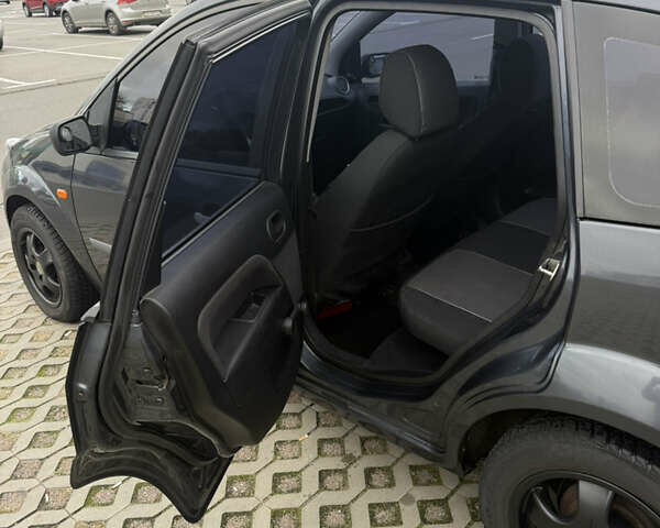 Серый Форд Фиеста, объемом двигателя 1.39 л и пробегом 202 тыс. км за 3499 $, фото 9 на Automoto.ua