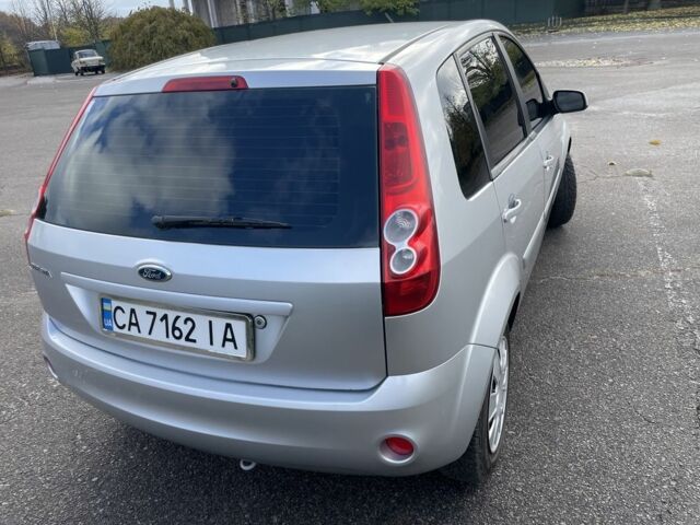 Сірий Форд Фієста, об'ємом двигуна 1.3 л та пробігом 180 тис. км за 5600 $, фото 19 на Automoto.ua