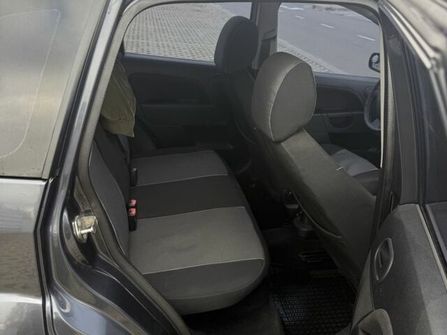 Серый Форд Фиеста, объемом двигателя 1.4 л и пробегом 202 тыс. км за 3499 $, фото 7 на Automoto.ua