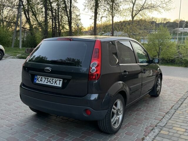 Сірий Форд Фієста, об'ємом двигуна 1.4 л та пробігом 210 тис. км за 4000 $, фото 4 на Automoto.ua