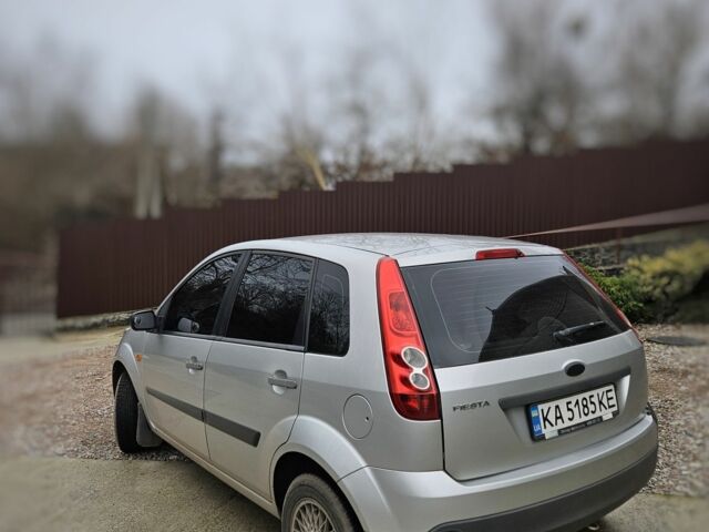 Сірий Форд Фієста, об'ємом двигуна 1.2 л та пробігом 246 тис. км за 3800 $, фото 2 на Automoto.ua