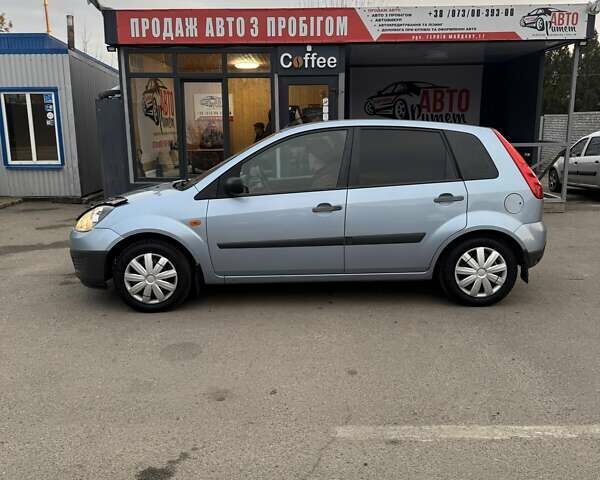 Серый Форд Фиеста, объемом двигателя 1.2 л и пробегом 145 тыс. км за 4350 $, фото 7 на Automoto.ua