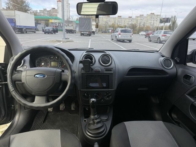 Серый Форд Фиеста, объемом двигателя 1.4 л и пробегом 202 тыс. км за 3499 $, фото 14 на Automoto.ua