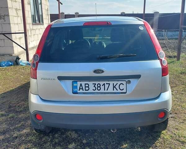 Серый Форд Фиеста, объемом двигателя 1.4 л и пробегом 223 тыс. км за 3700 $, фото 9 на Automoto.ua