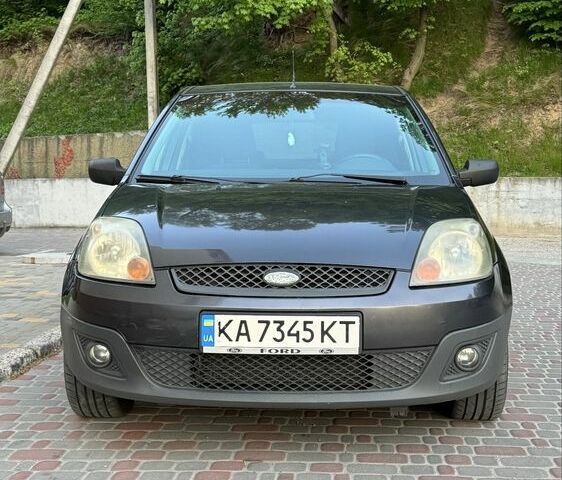 Сірий Форд Фієста, об'ємом двигуна 1.4 л та пробігом 210 тис. км за 4000 $, фото 1 на Automoto.ua