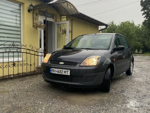 Серый Форд Фиеста, объемом двигателя 1.4 л и пробегом 270 тыс. км за 3750 $, фото 3 на Automoto.ua