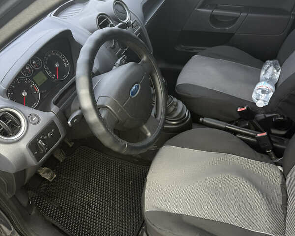 Серый Форд Фиеста, объемом двигателя 1.39 л и пробегом 202 тыс. км за 3499 $, фото 12 на Automoto.ua