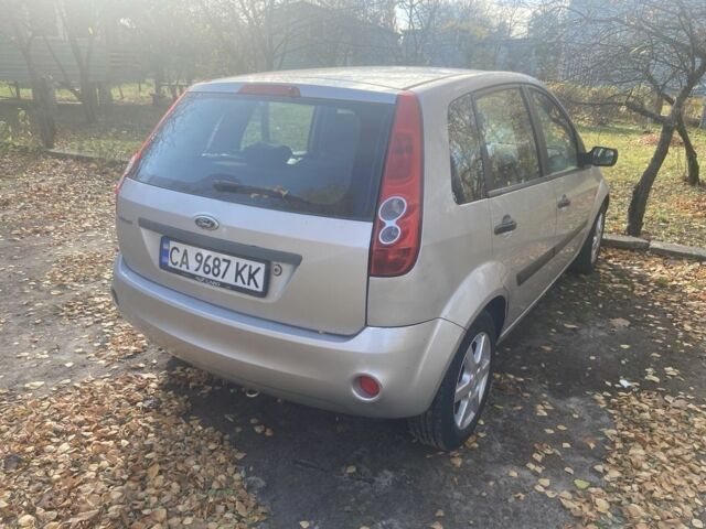 Сірий Форд Фієста, об'ємом двигуна 1.2 л та пробігом 200 тис. км за 2554 $, фото 2 на Automoto.ua