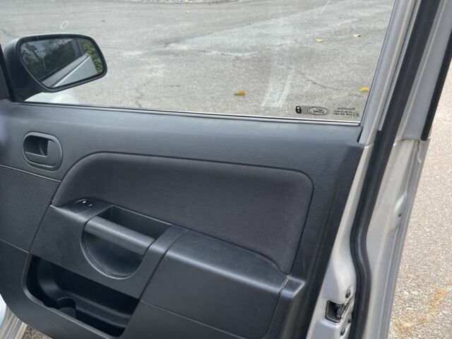 Сірий Форд Фієста, об'ємом двигуна 1.3 л та пробігом 180 тис. км за 5600 $, фото 8 на Automoto.ua