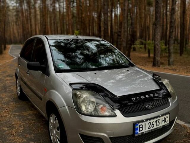 Серый Форд Фиеста, объемом двигателя 1.3 л и пробегом 1 тыс. км за 3999 $, фото 1 на Automoto.ua