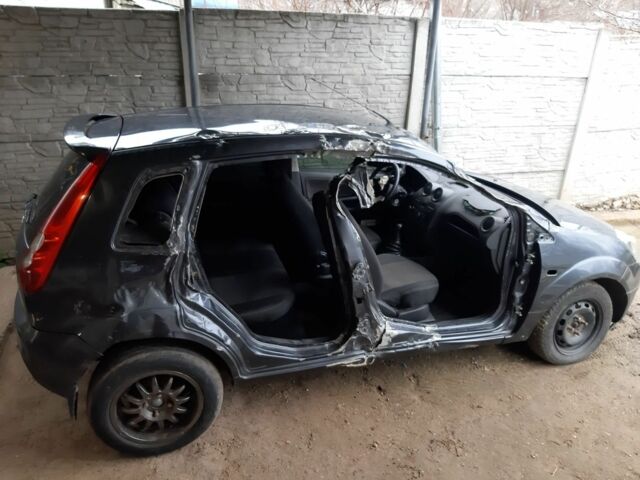 Серый Форд Фиеста, объемом двигателя 0 л и пробегом 206 тыс. км за 1000 $, фото 1 на Automoto.ua